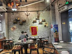 大堂-巴四老城区炭火蛙锅(张江店)