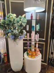 点击看大图 -八佰伴8008星级形象店