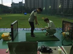 -仙霞高尔夫练习场-停车场