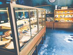 面包甜点陈列柜-啊噗吐呦现场烘焙(麦凯乐店)