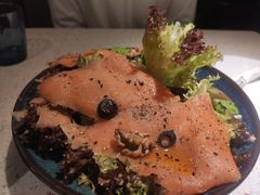烟熏三文鱼杂菌沙拉-BE BRIGHT KITCHEN(正佳广场店)