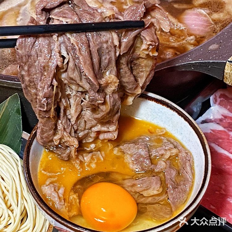 冬日里无法拒绝的美食,和牛寿喜锅,热气腾腾,好温暖