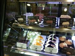 面包甜点陈列柜-红跑车蛋糕世界(清江路店)