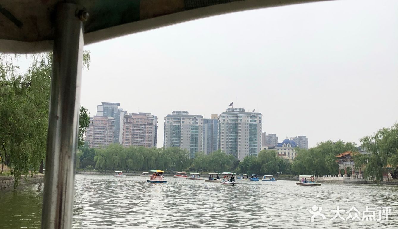 这是北京在豪迈之下的，另一面