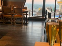 靠窗位-LENBACH兰巴赫西餐啤酒坊(大连东港店)