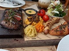 -Mark&Mars Restaurant