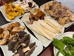 -菌之家·专业纯野生菌火锅·特色炒菌