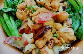 Cantonese腊味拼盘滑鸡煲仔饭