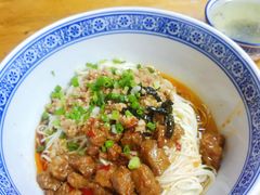 辣肉面-沪西老弄堂面馆(定西路店)