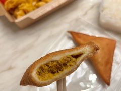 咖喱吞拿鱼角-喜莲咖啡