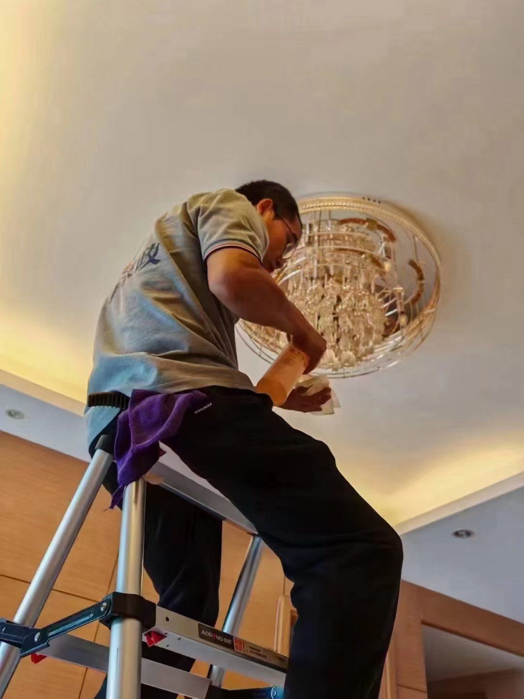 水晶吊灯从安装还没清洗过的看过来