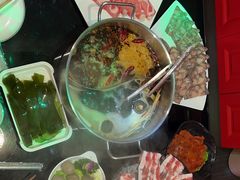 -唯爱KTV聚会餐厅(仙林东城汇店)