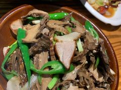 干笋子炒腊肉-禧福徕盆盆香川菜馆
