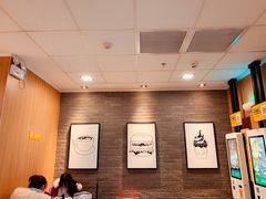 -麦当劳(上海虹桥站30B检票口楼上)