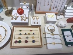 -LADY FAFA(巨鹿路陕西南路路口店)