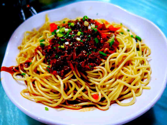 总体感觉这些店都是来给游客吃的,普通的很,价格稍