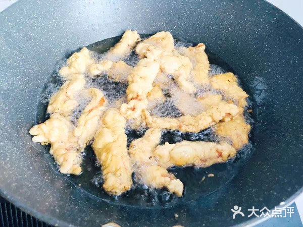 外酥里嫩又入味的炸酥肉，过年必学硬菜！