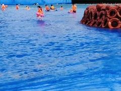 -黄河谷马拉湾海浪浴场