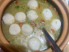 鸡汤煨鱼丸-早酒肖汉老味拌面