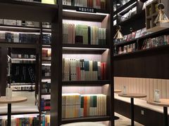 -钟书阁(群光广场店)