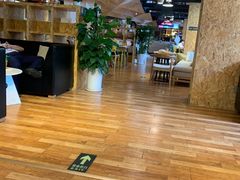 -新华里咖啡书吧(新华书店小寨店)