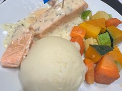 香烤三文鱼配时蔬-宜家·瑞典风味餐厅(天津东丽商场店)