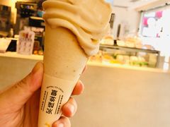 特浓牛乳王脆筒-喜茶(广州石牌桥店)