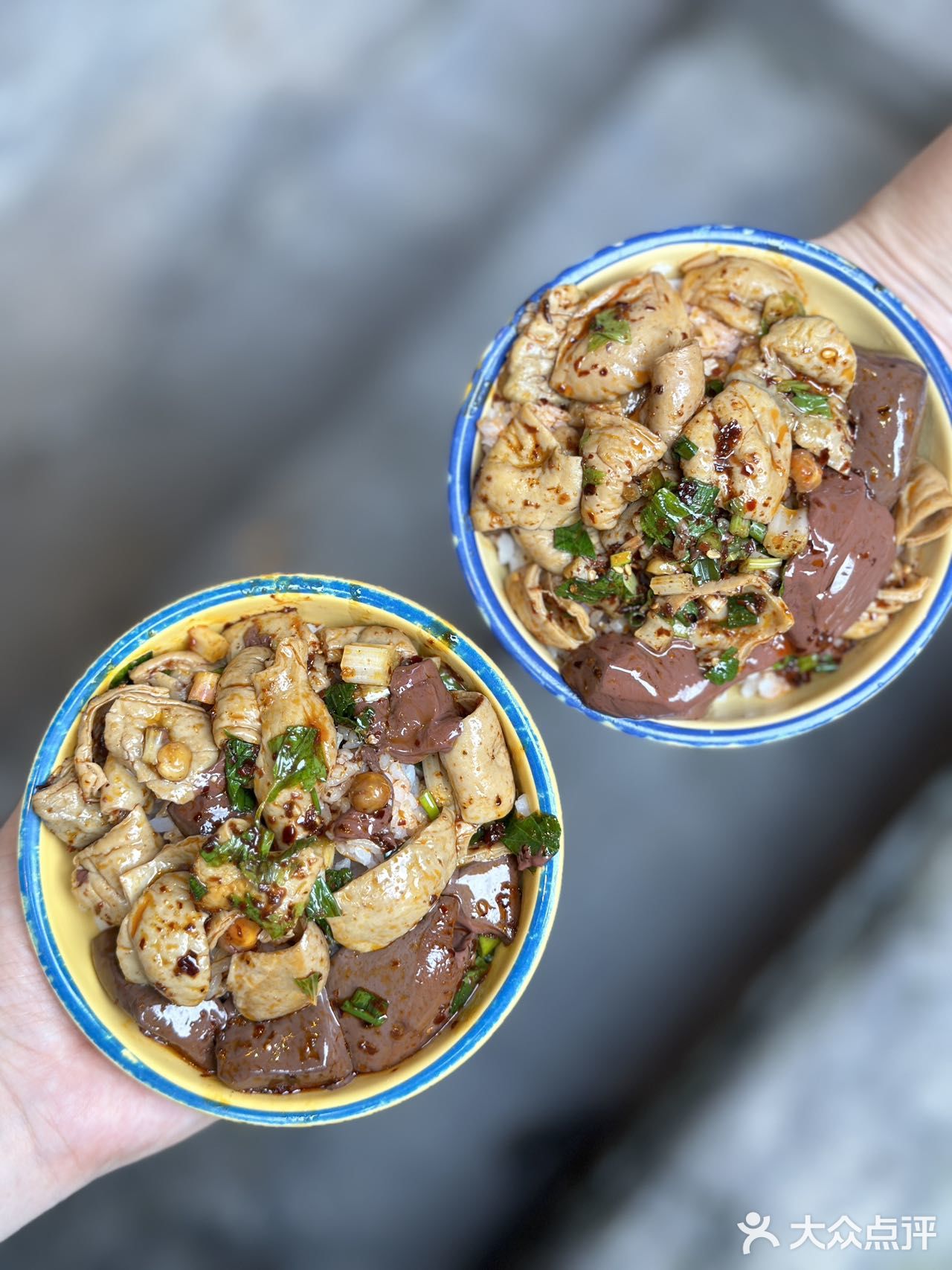 果然重庆物价是感人的！人均20的肥肠血旺吃到爽！