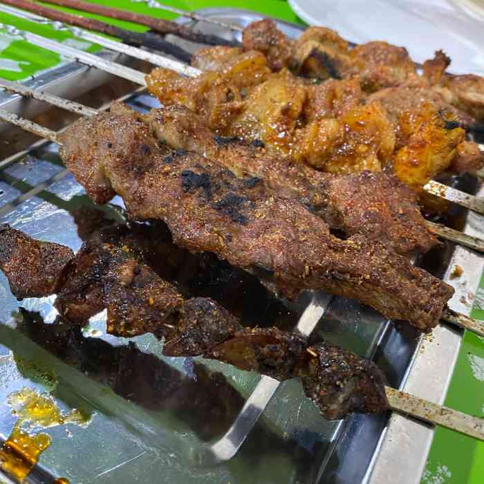 亮仔烧烤餐饮广场-"这个假期被困家中,来吃了好多次亮仔.说这.