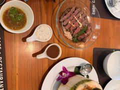 -Chom Cafe and Restaurant
