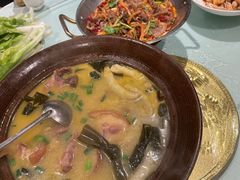 -帅巴人舅母子腊蹄民俗村