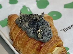 浓香黑芝麻可颂-PAOPAO Bakery&Café(港汇店)