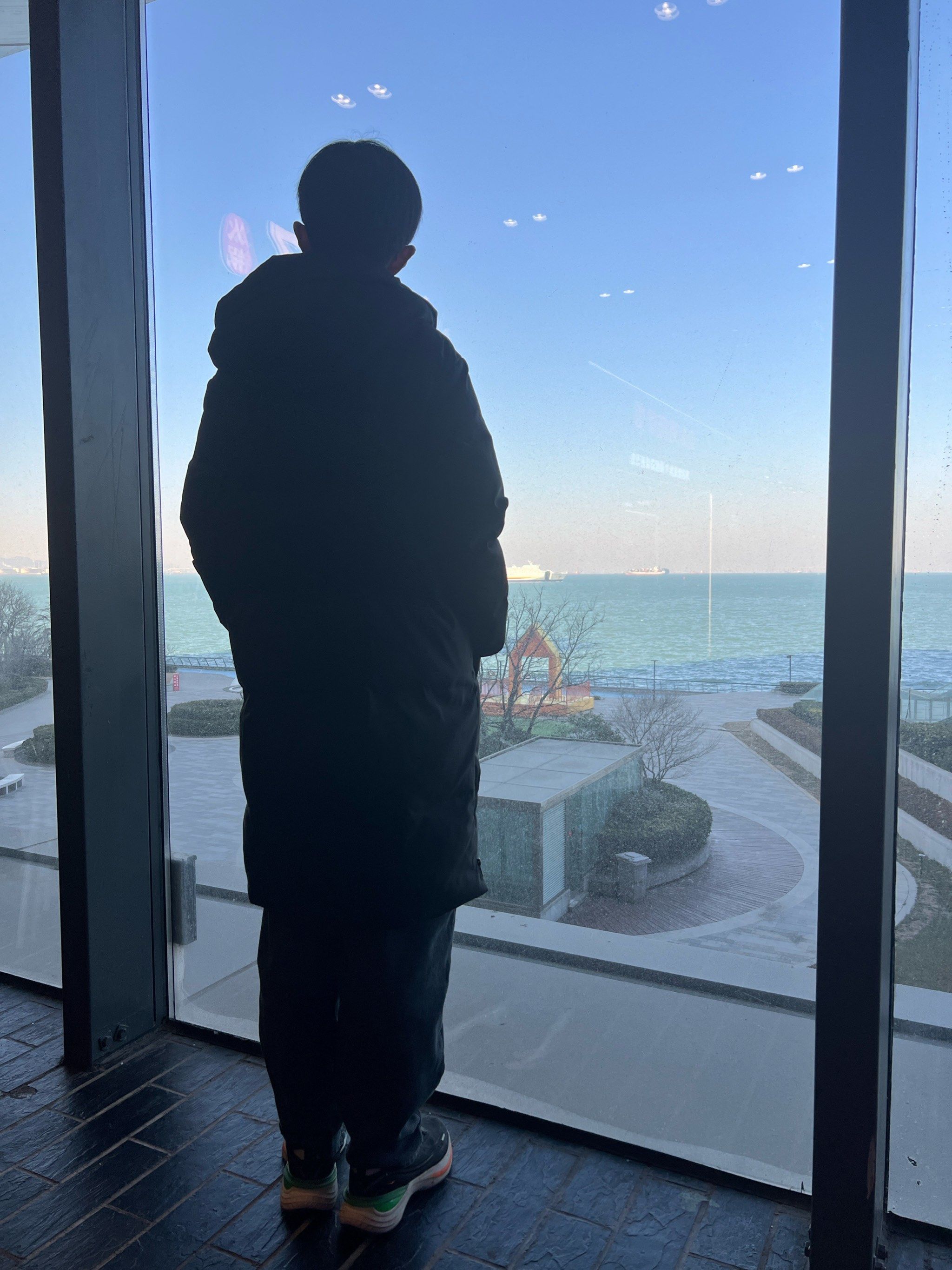 海边餐厅的风景侧影