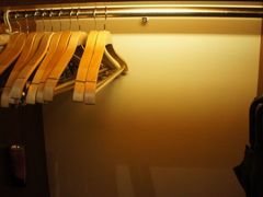 步入式的衣架很一般-王府半岛酒店