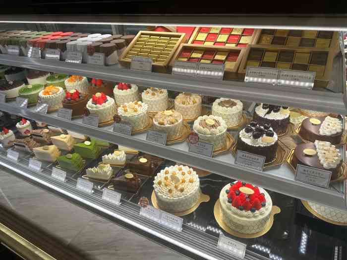 布歌东京(嘉里中心店)-"去年妈妈生日点的她家的拿破仑,很赞,今年.