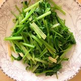 夏天到了，多吃芹菜有益身体健康哦~