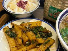 -云阿蛮云南生烫牛肉米线(奉贤路店)