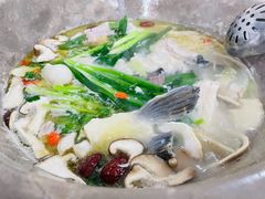 -姚记抚仙湖石锅鱼庄