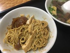 -松树干拌面店