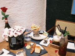 -Mark&Mars Restaurant