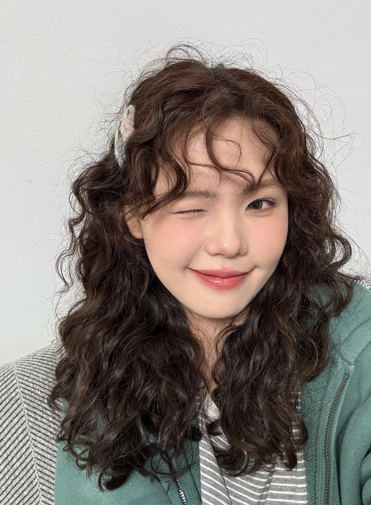 浪漫法式羊毛卷,刘海烫弯很修饰脸型