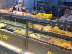 面包甜点陈列柜-鲍师傅糕点(江苏路店)