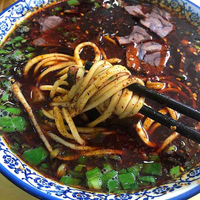 德海牛肉面(武警医院店)-"去拿眼镜的路上看到这家牛肉面,让我驻足的.