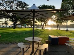 -东海岸人工湖美食村