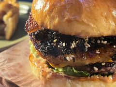 -三勾JJJ Burger&Coffee(梅溪湖店)