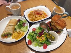 三文鱼罗勒番茄扁面-HELLO 27 意面·沙拉·帕尼尼