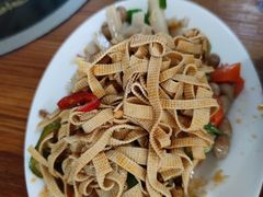 -关记·河南烩面·大盘鸡