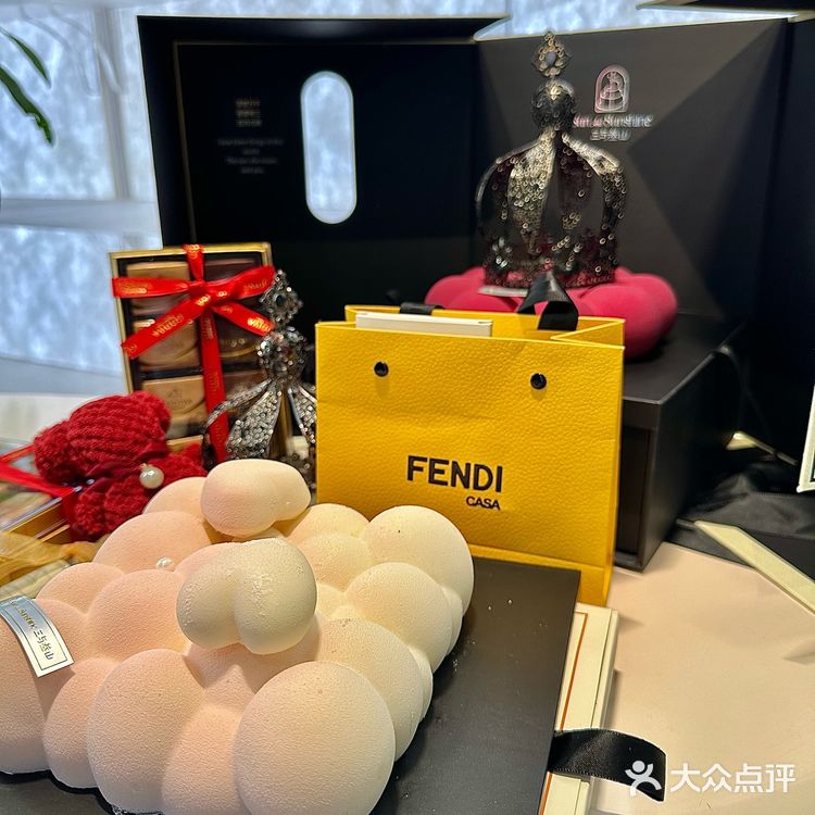 闺蜜生日定了三与叁山的蛋糕 收到成品瞬间被惊艳了