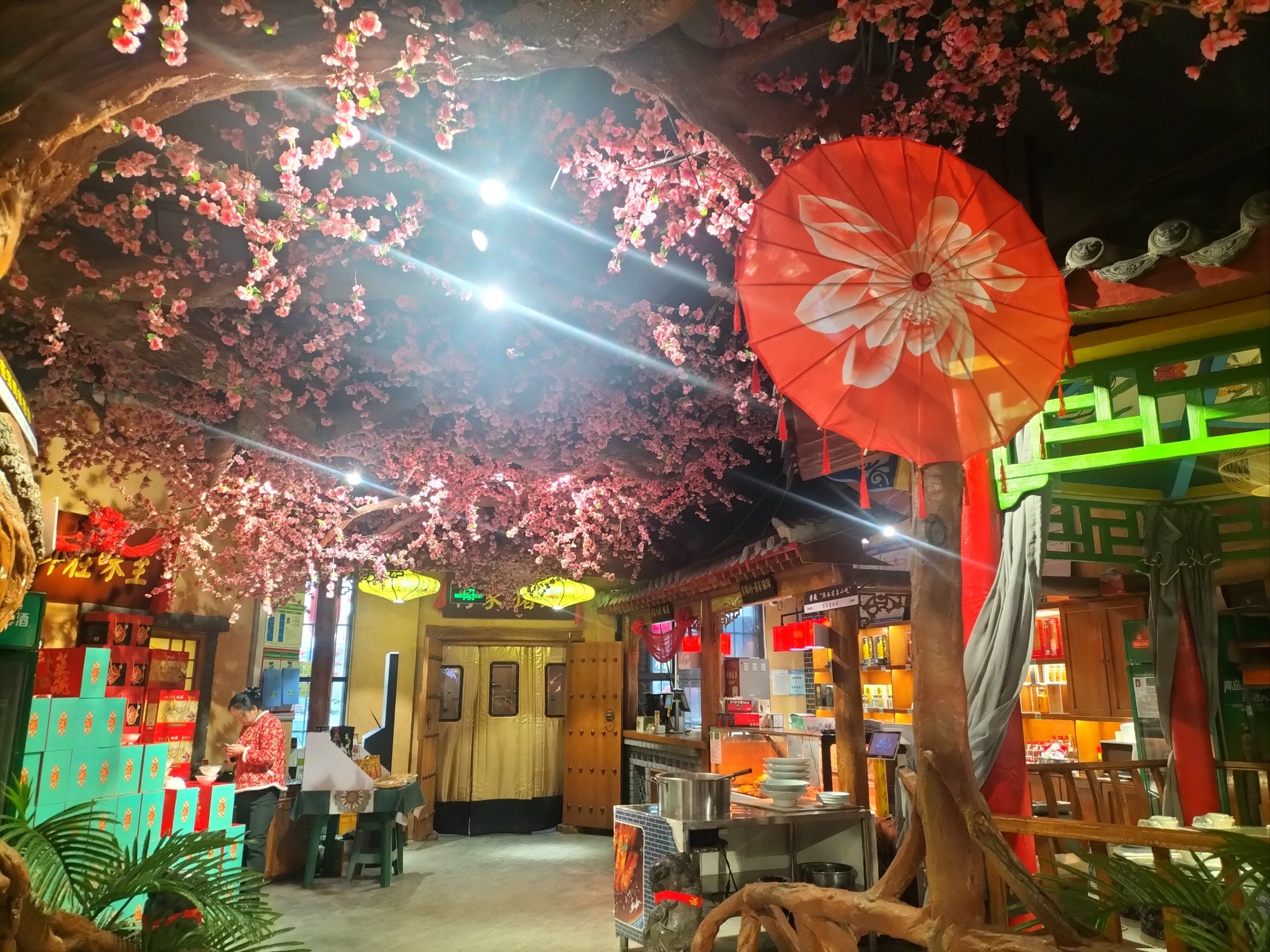 今天来到肖家大院,吃了顿便饭,走时带了几