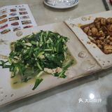 点好以后很快就做好了。味道还是很不错的，环境也好干净